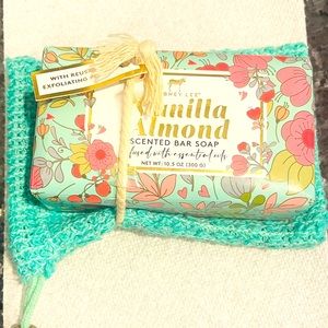 Vanilla Almond scented Dabney Lee
Essential Oils Includes Reusable Exfoliating